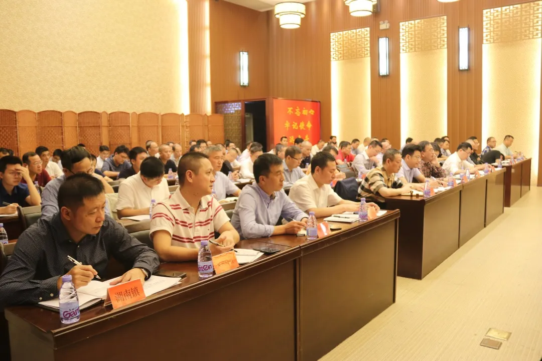區(qū)委常委會(huì)會(huì)議召開(kāi)