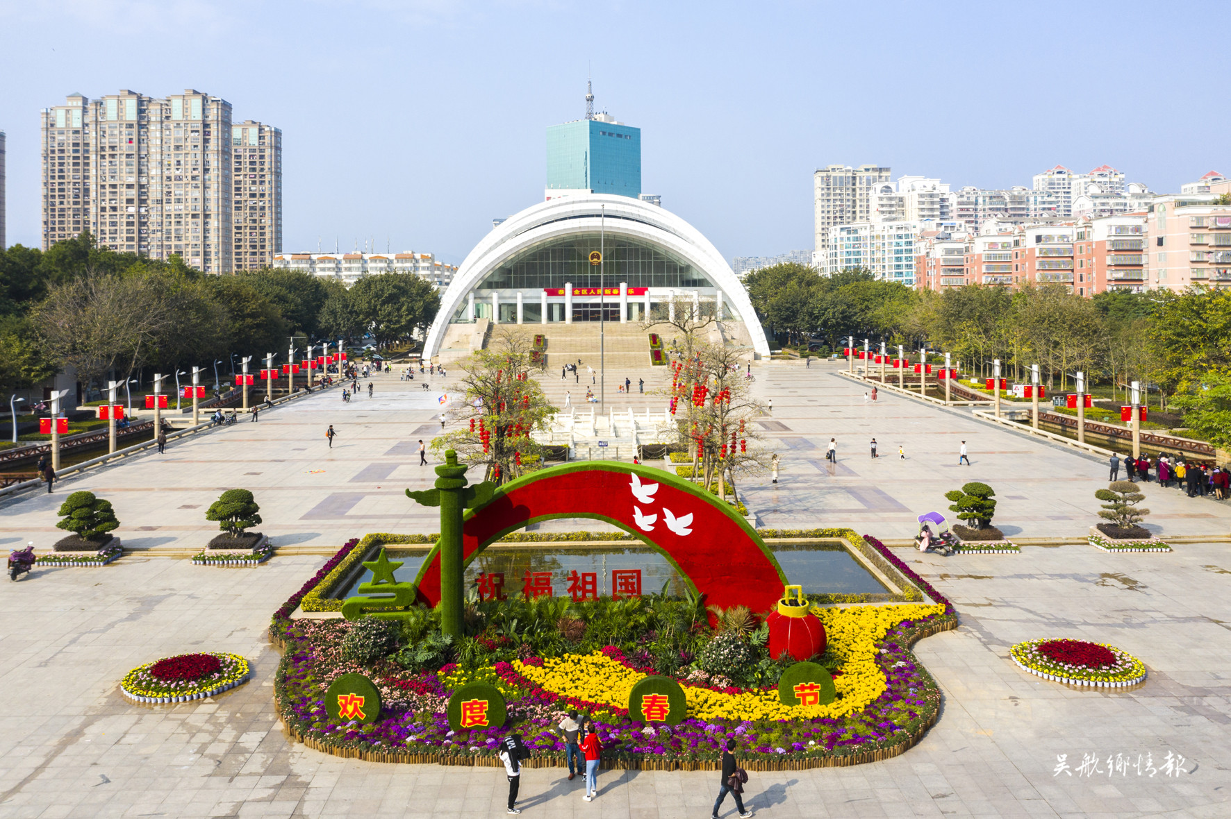 【網(wǎng)絡(luò)中國節(jié)·春節(jié)】大紅燈籠高高掛 扮靚城市迎春節(jié)