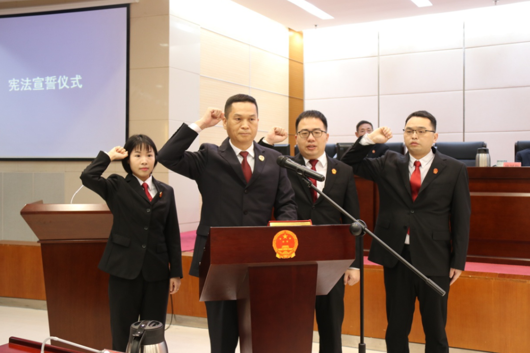 區(qū)第十七屆人大常委會(huì)第四十六次會(huì)議召開
