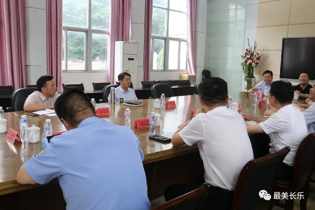 區(qū)領(lǐng)導(dǎo)察看高考保障工作