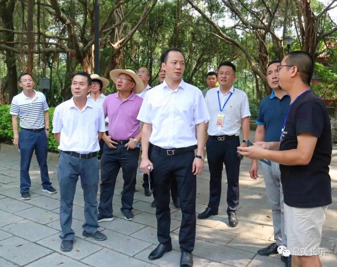 區(qū)領導帶隊檢查世遺大會參觀點及通道整治工作