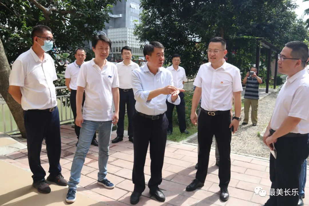 區(qū)領(lǐng)導(dǎo)現(xiàn)場推動文明城市創(chuàng)建和新時代文明實踐所（站）建設(shè)工作