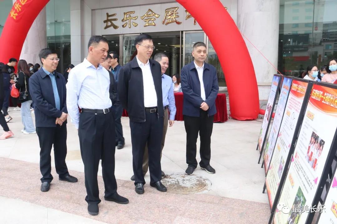 我區(qū)開展區(qū)、鄉(xiāng)鎮(zhèn)兩級人大換屆選舉集中宣傳日活動