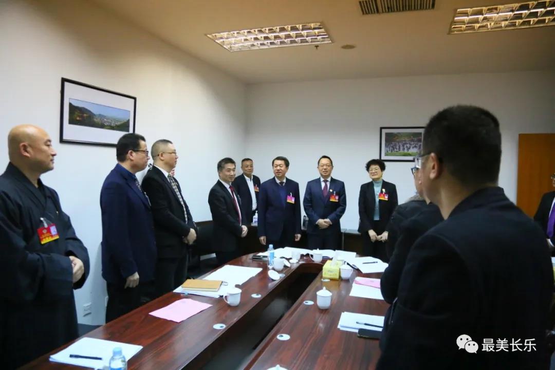 區(qū)領導參加文武砂街道代表團審議并看望政協(xié)委員