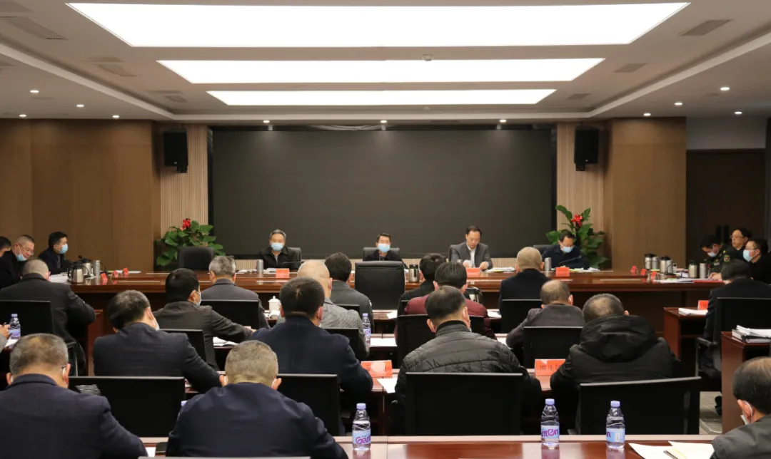 區(qū)委常委會(huì)召開(kāi)會(huì)議