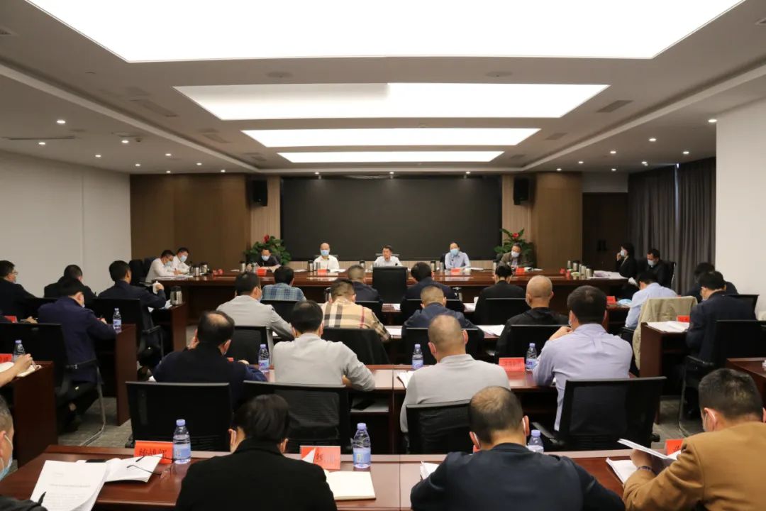 區(qū)委常委會(huì)召開(kāi)會(huì)議