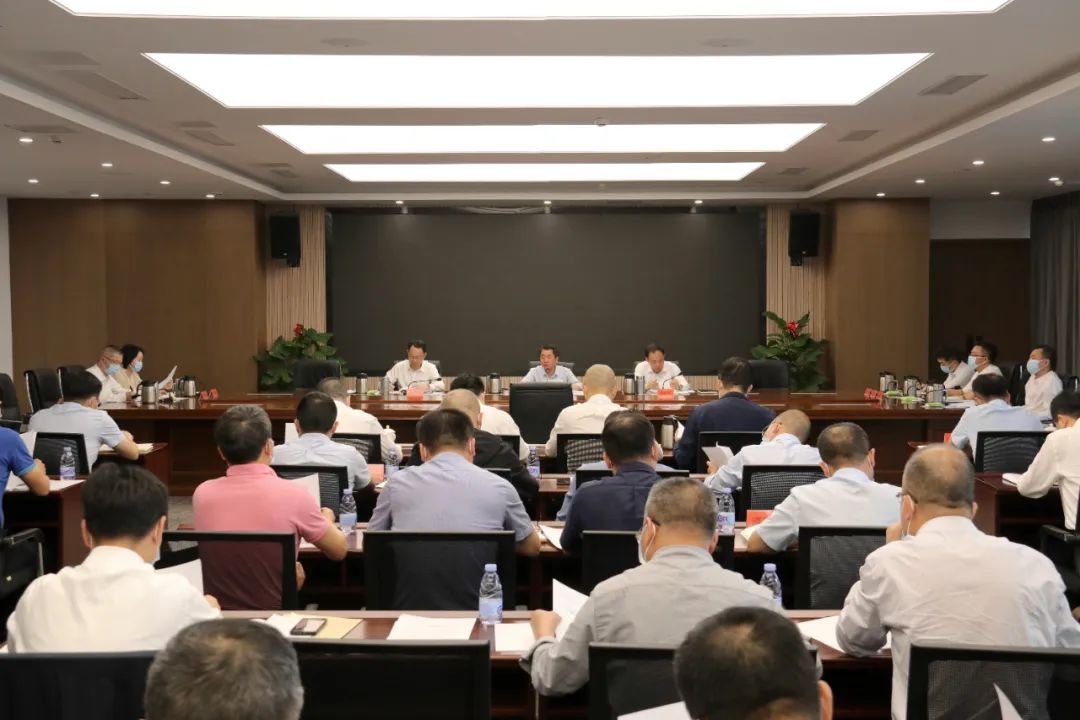 區(qū)委常委會(huì)召開(kāi)會(huì)議