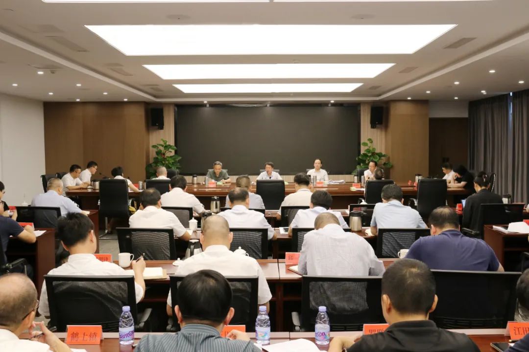 區(qū)委常委會召開會議
