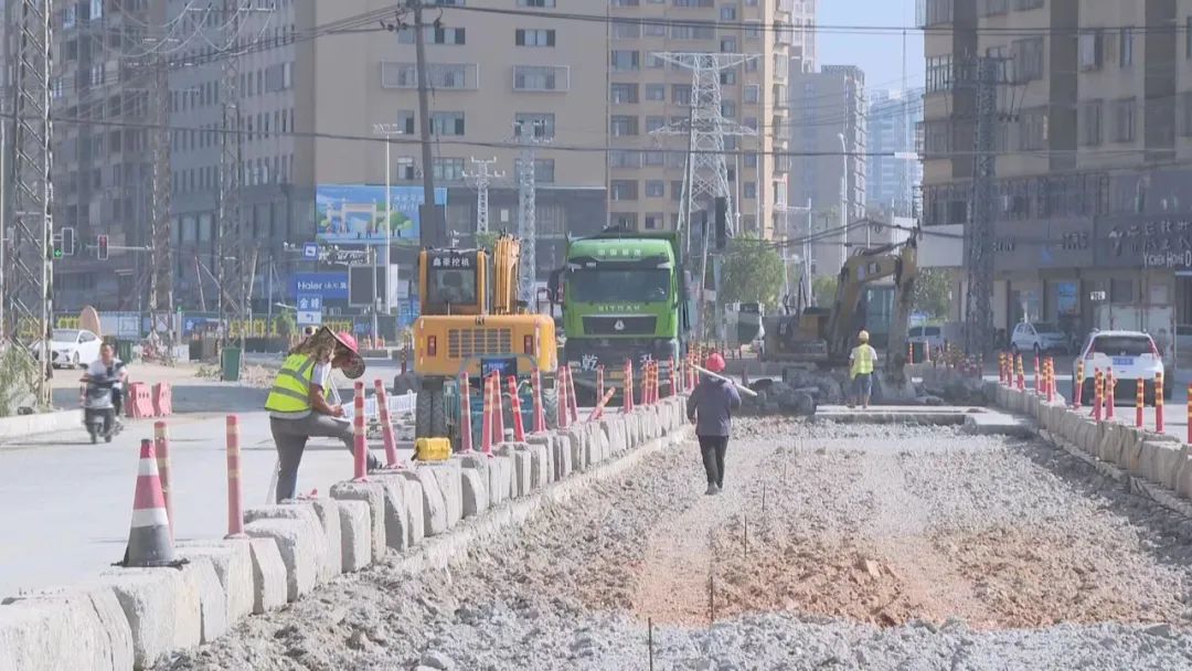 假期不停工！金峰這條道路正提升改造中……
