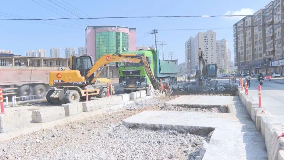 假期不停工！金峰這條道路正提升改造中……