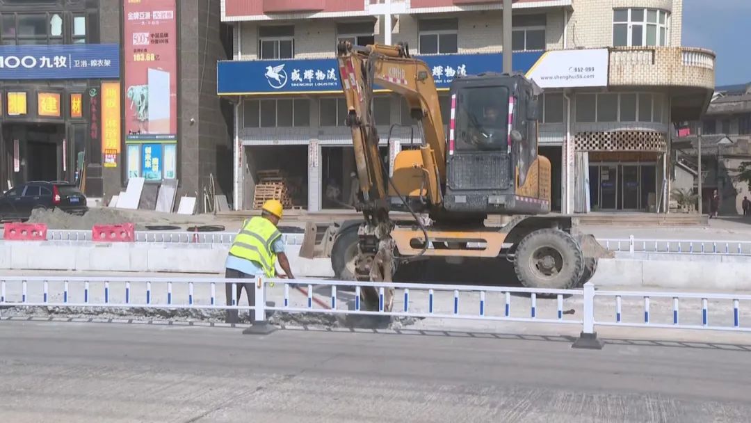 假期不停工！金峰這條道路正提升改造中……