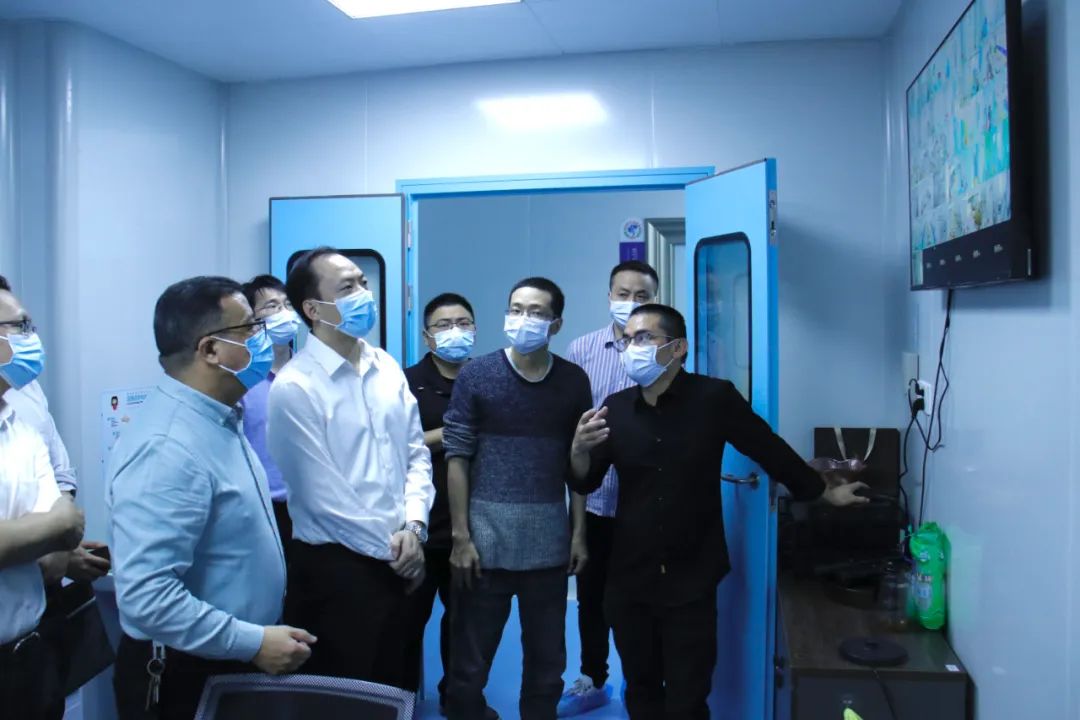 區(qū)領(lǐng)導(dǎo)督導(dǎo)檢查區(qū)域核酸檢測(cè)工作