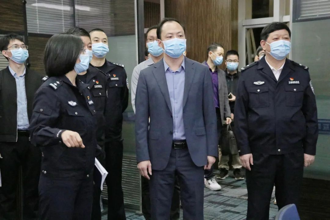區(qū)領導調研督導疫情防控及“數字戰(zhàn)疫”工作