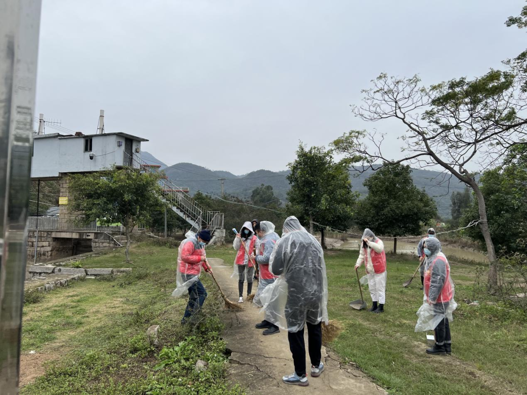 我區(qū)開展“護(hù)河愛水、清潔家園”行動(dòng)