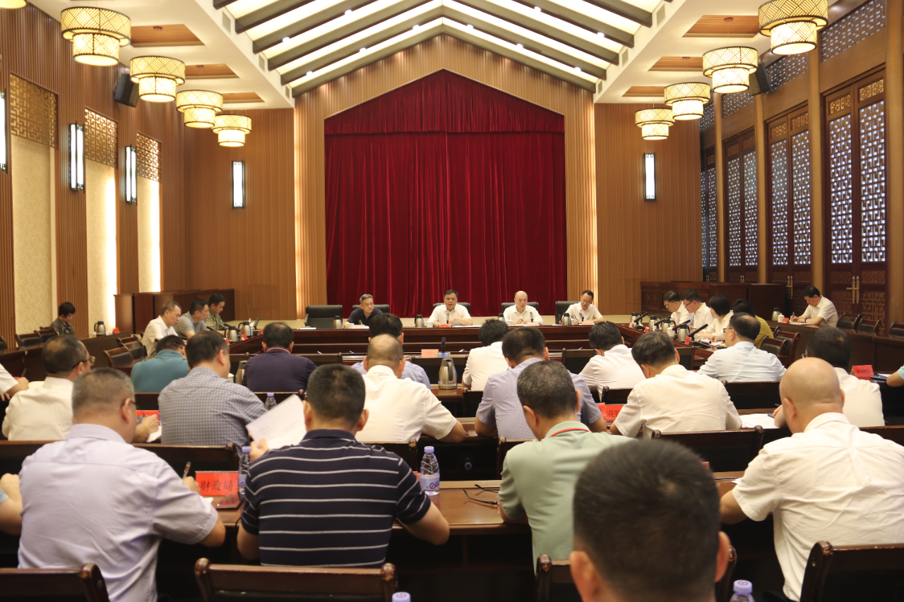 區(qū)委常委會(huì)召開會(huì)議