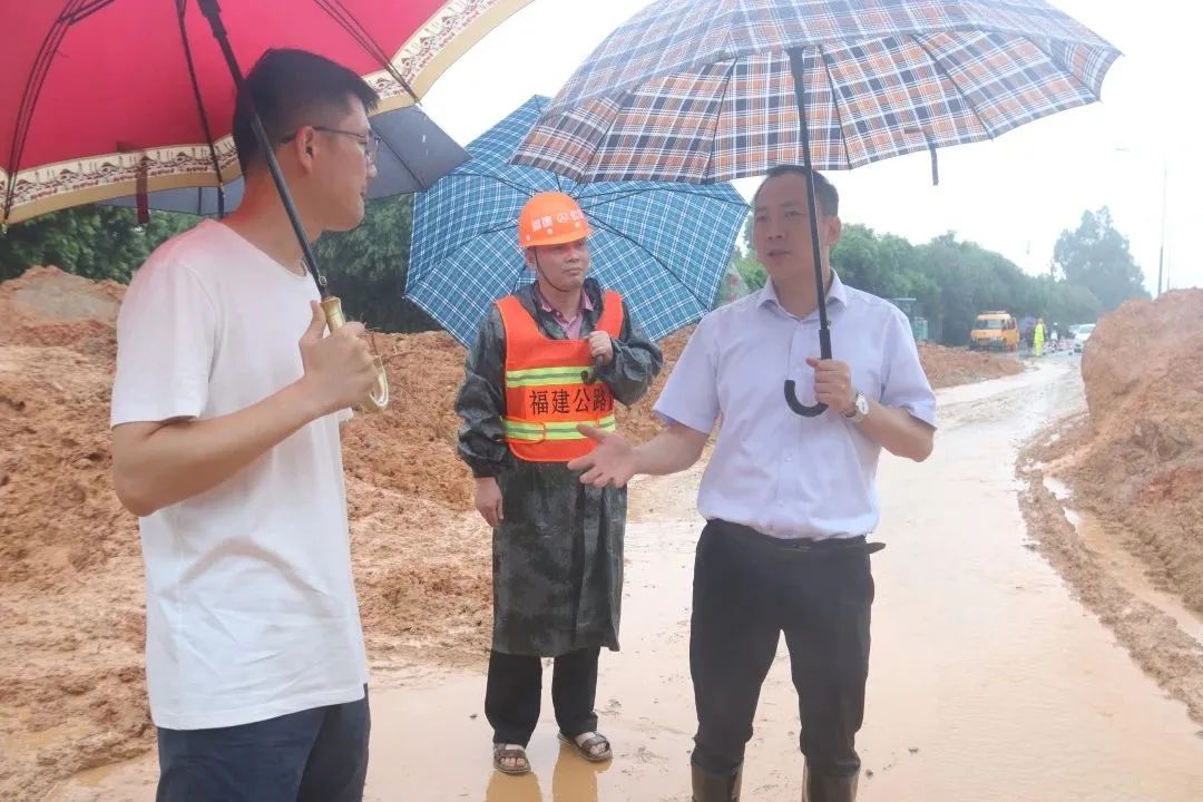加快全面恢復生產(chǎn)生活秩序！區(qū)領導一線檢查指導工作
