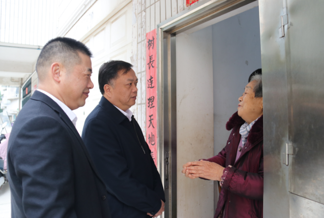 慰問(wèn)送溫情 關(guān)懷暖人心 張帆帶隊(duì)開(kāi)展“兩節(jié)”慰問(wèn)活動(dòng)