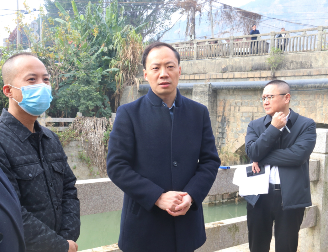 區(qū)領(lǐng)導開展“河長日”活動暨調(diào)研水利工作