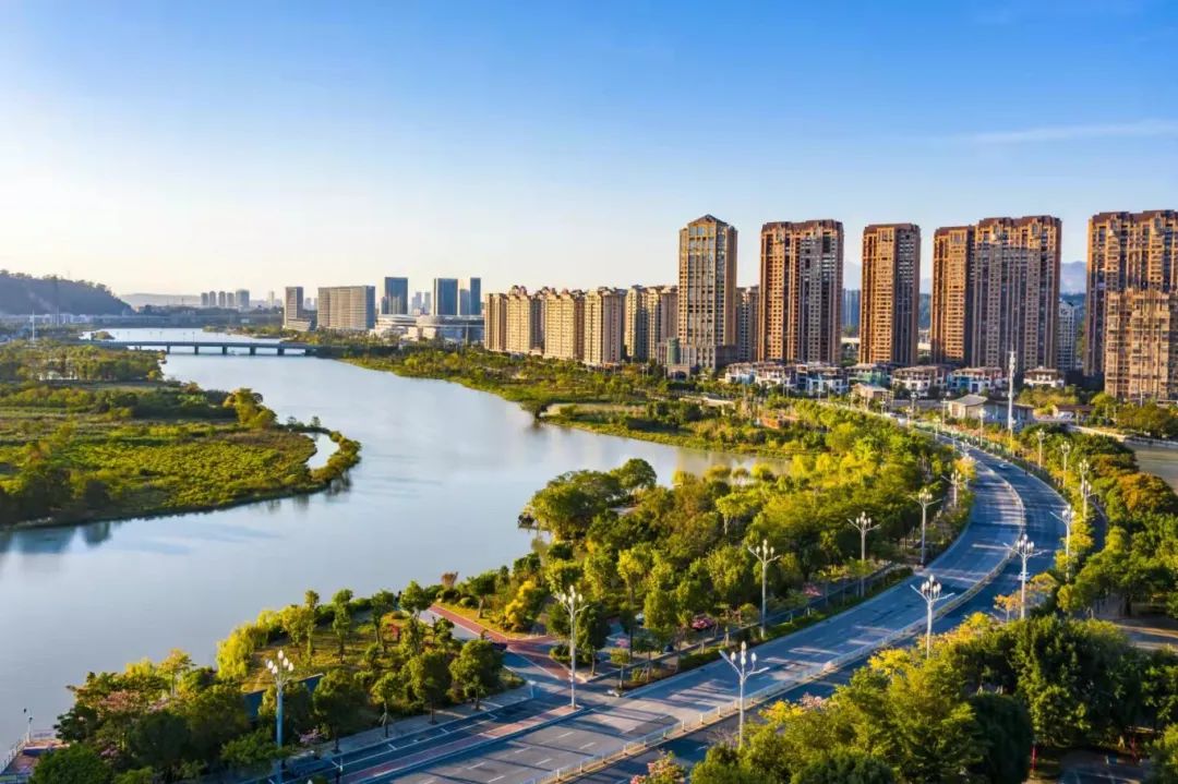 乘勢(shì)而進(jìn)，奮發(fā)有為！長(zhǎng)樂積極學(xué)習(xí)貫徹全國兩會(huì)精神！