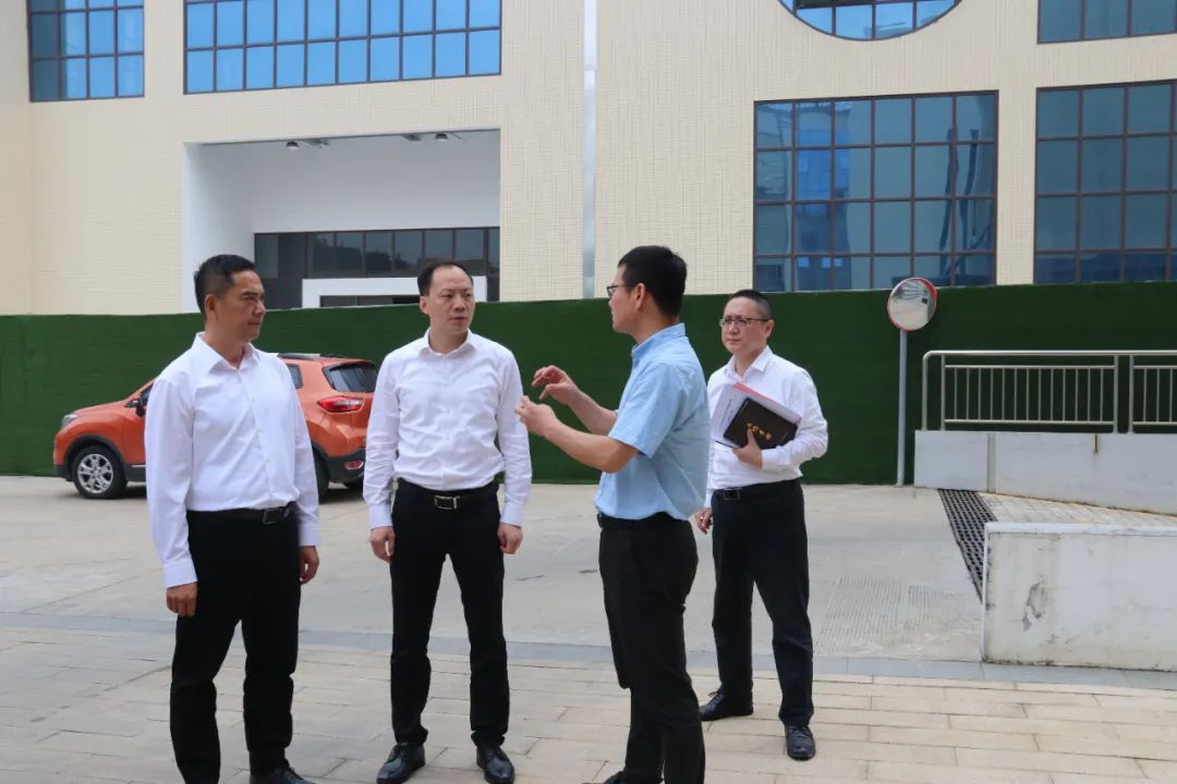 區(qū)領(lǐng)導(dǎo)調(diào)研走訪服務(wù)上市企業(yè)
