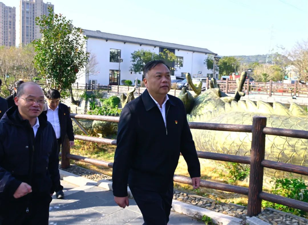 區(qū)領(lǐng)導開展“河長日”活動