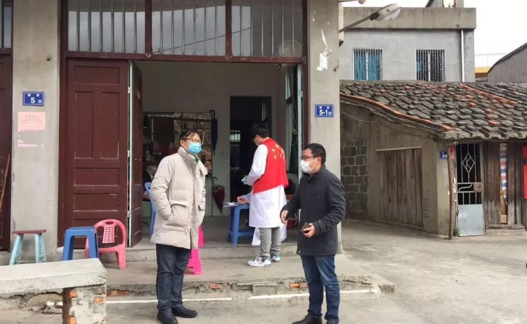 姜文鎧：黨徽閃耀，初心在堅(jiān)守“疫”線(xiàn)中綻放光華