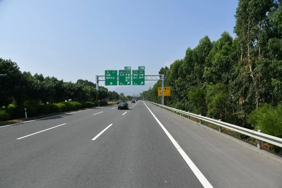 【沙場(chǎng)秋點(diǎn)兵】福州機(jī)場(chǎng)高速林蔭大道（長(zhǎng)樂段）全面完工，大美吳航喜迎八方賓客！