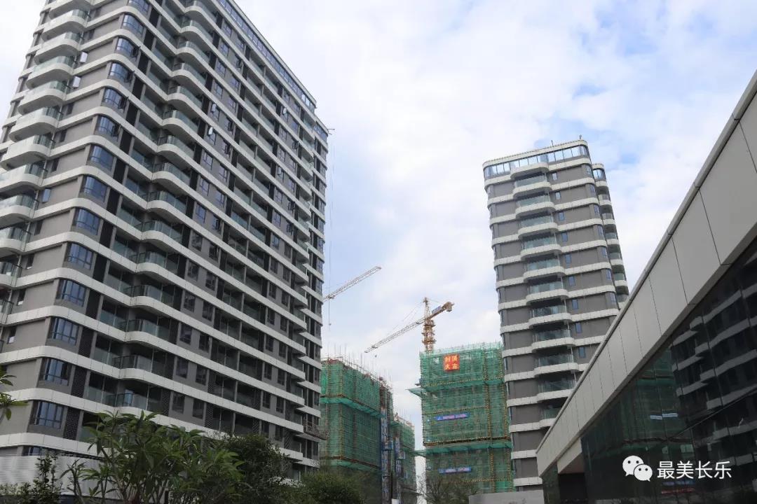 【抓項(xiàng)目 促發(fā)展】企業(yè)員工福利！中國東南大數(shù)據(jù)產(chǎn)業(yè)園租賃住房（一期）項(xiàng)目封頂時(shí)間就在...