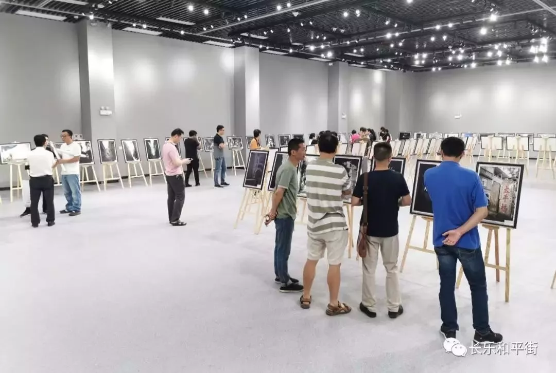 有展！古韻吳航“印象和平街”攝影展開幕