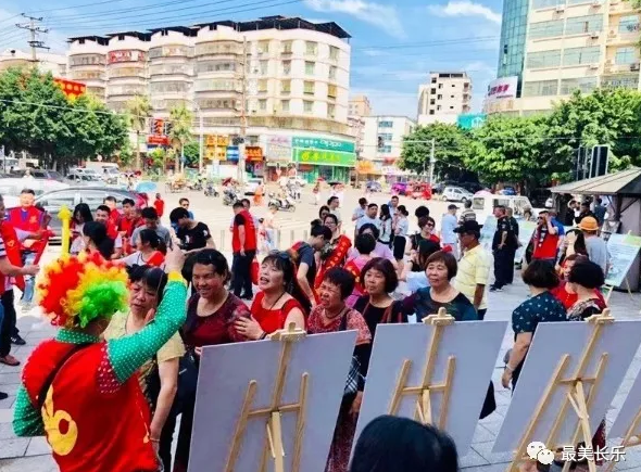 “綜治險”大型宣傳活動在金峰舉行，市民能享受這些福利……