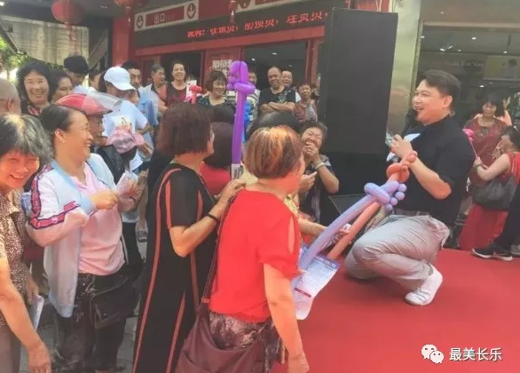 “綜治險”大型宣傳活動在金峰舉行，市民能享受這些福利……