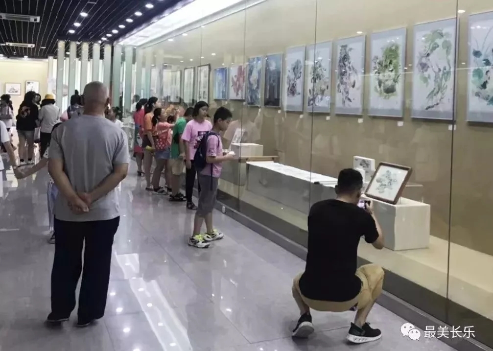 區(qū)第九屆動漫藝術(shù)展開幕，吉祥物“蚌仔”亮相