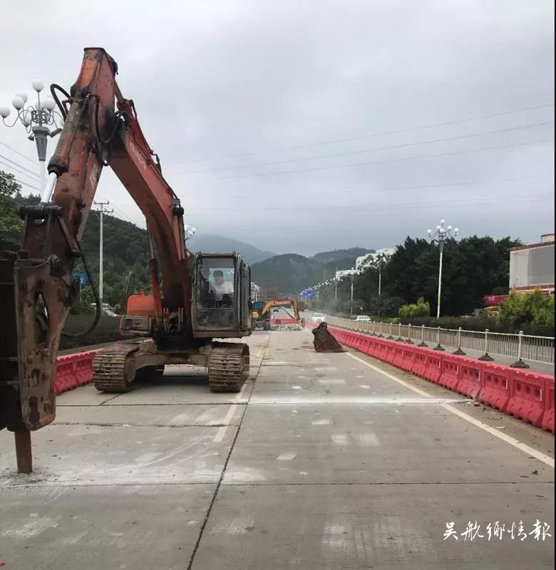 我區(qū)兩路段修復(fù)工程正式動(dòng)工