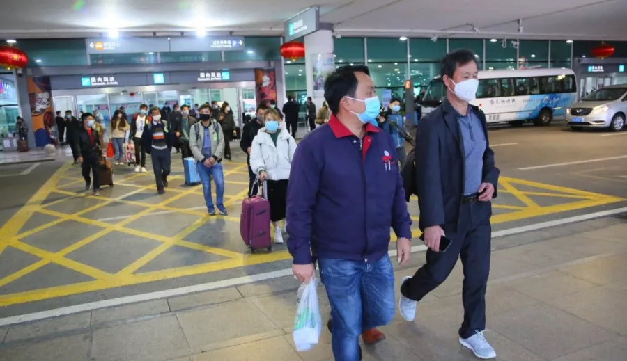 19名來(lái)航務(wù)工人員免費(fèi)乘首批包機(jī)返崗