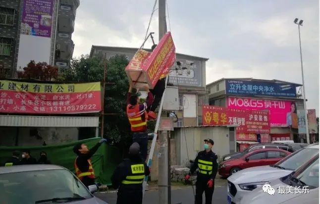 拆除面積1600多平方米！我區(qū)全面清理戶外破舊廣告牌！