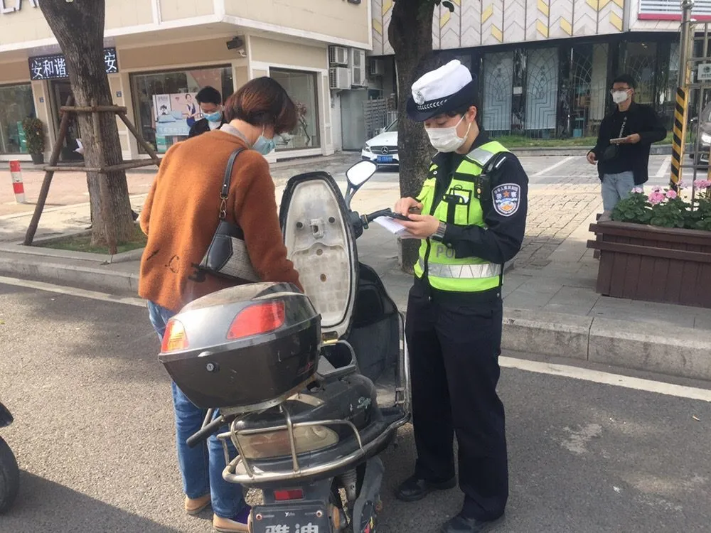 整治提升交通秩序，助力文明城市創(chuàng)建！
