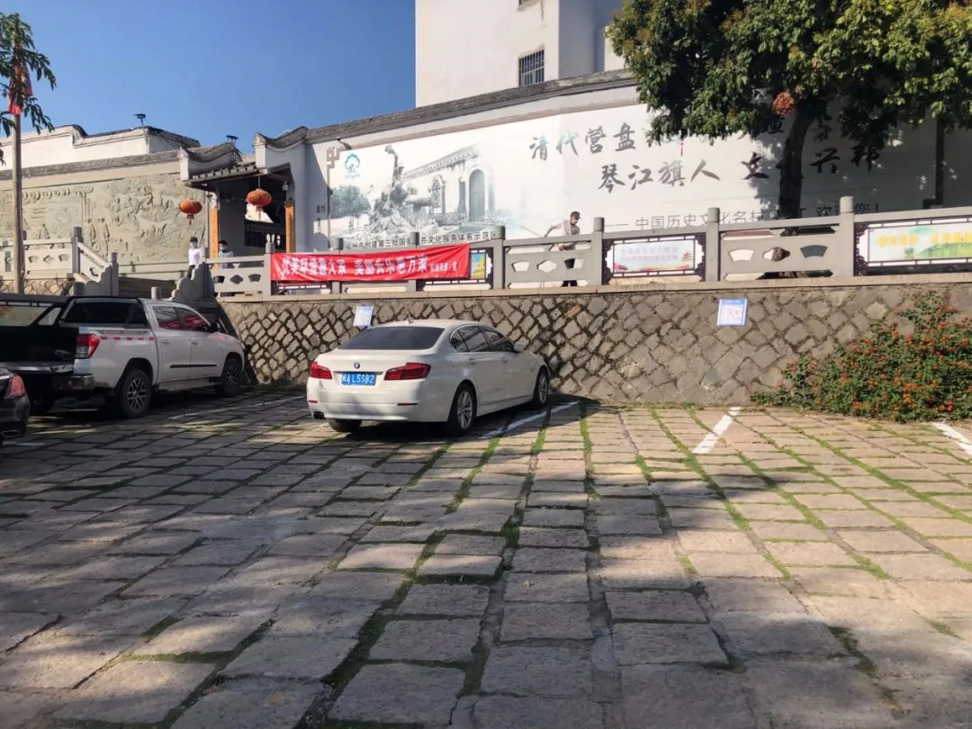 施劃停車位保通暢，城市交通環(huán)境大變樣！