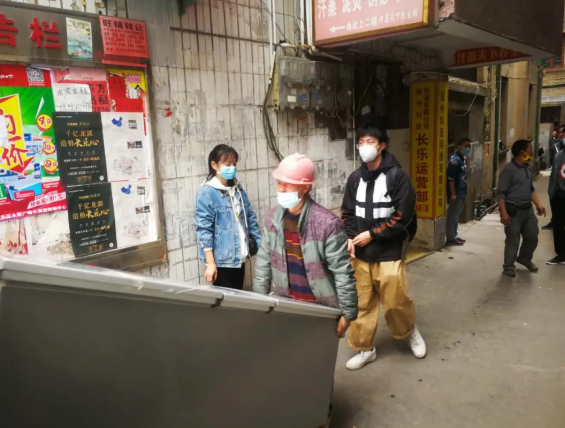 攻堅(jiān)克難拆危房 細(xì)致幫扶暖人心
