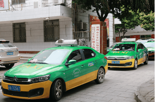 愛心集結(jié)！100輛出租車免費送考！