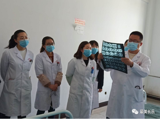 跨越千里不忘醫(yī)者仁心，他們?cè)谡目h呵護(hù)著群眾的健康
