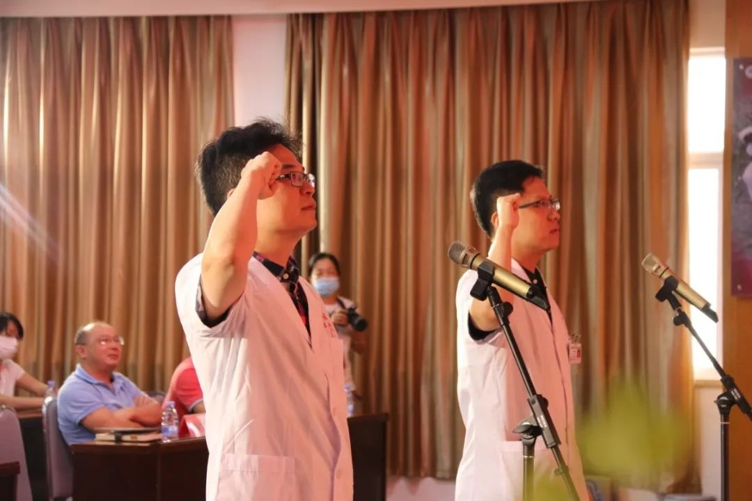 向我們的健康守護(hù)者致敬！我區(qū)表彰優(yōu)秀醫(yī)務(wù)工作者