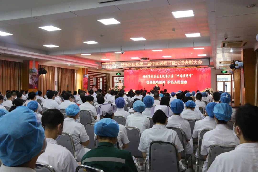 向我們的健康守護(hù)者致敬！我區(qū)表彰優(yōu)秀醫(yī)務(wù)工作者