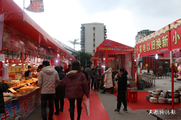第三屆幸福僑鄉(xiāng)巡回展暨新品服裝名優(yōu)特產(chǎn)食品惠民展銷會(huì)在十洋國(guó)際城廣場(chǎng)舉行