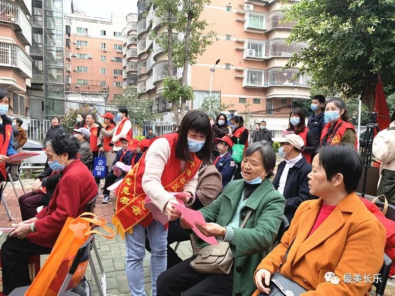 情系雷鋒月，愛滿三月天！我區(qū)多部門開展學(xué)雷鋒活動(dòng)