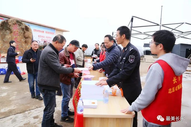 情系雷鋒月，愛滿三月天！我區(qū)多部門開展學(xué)雷鋒活動(dòng)