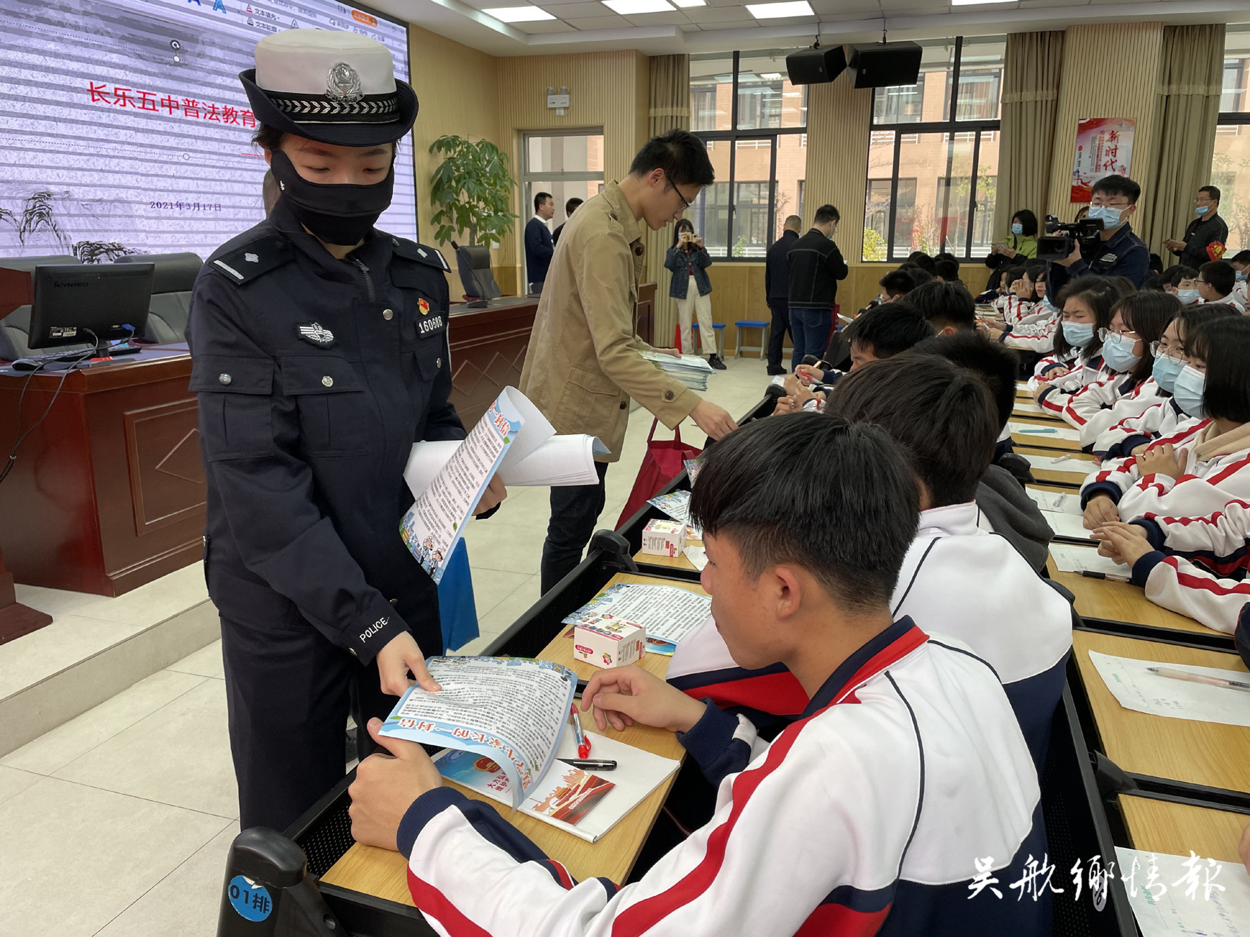 我區(qū)形式多樣開展平安建設(shè)宣傳月活動(dòng)