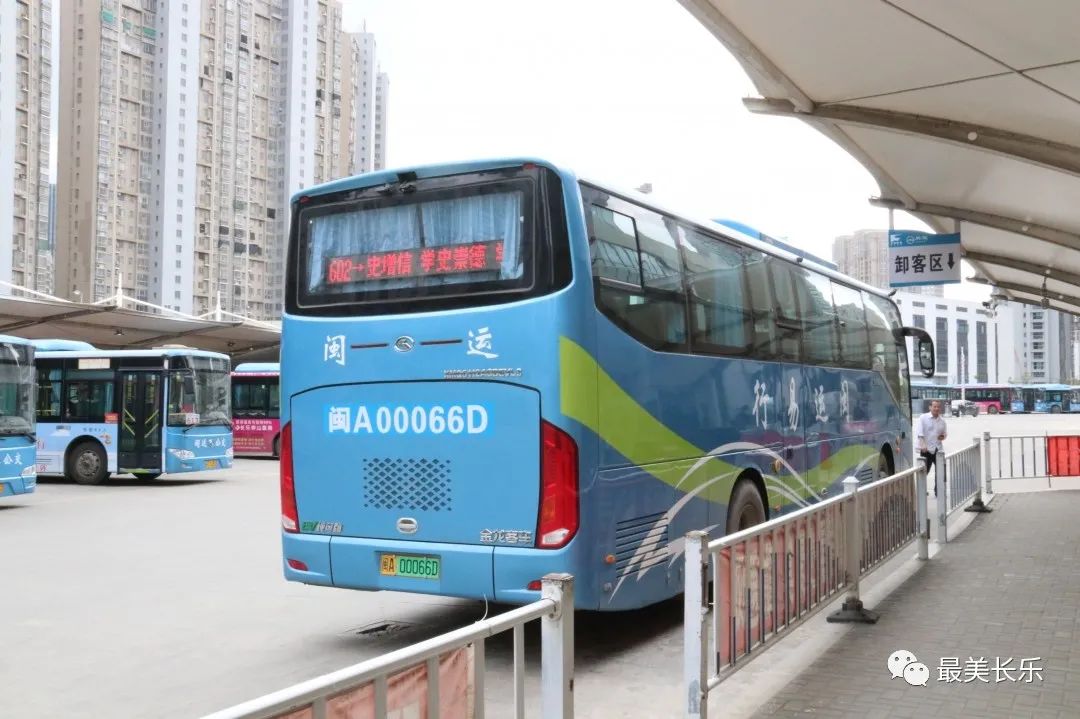 黨史學(xué)習(xí)宣傳標(biāo)語上公交車啦！