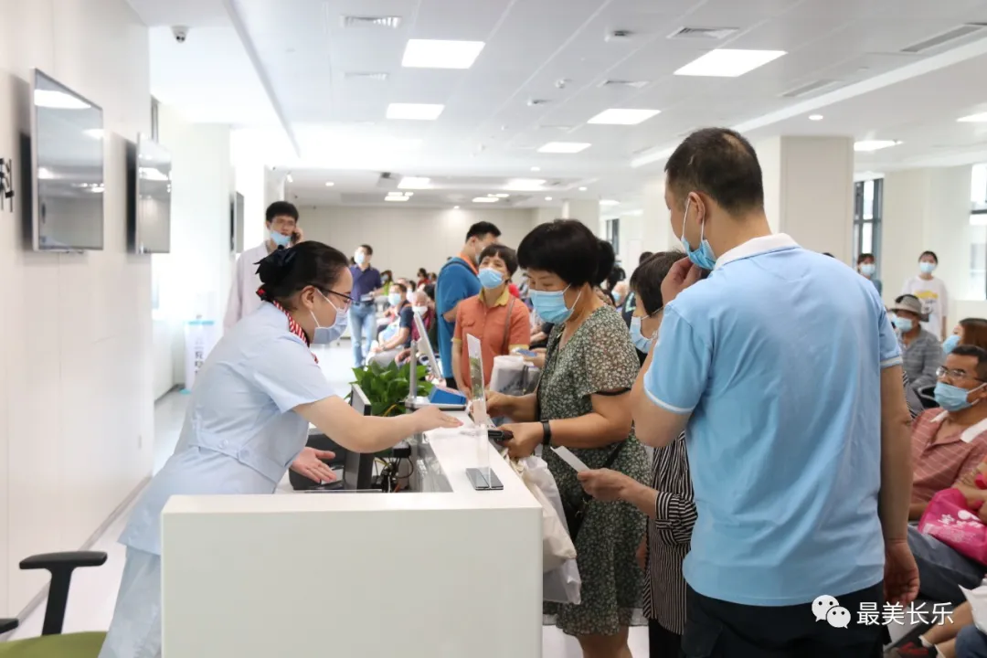上海頂尖醫(yī)療“天團(tuán)”齊聚濱海，高水平義診為老百姓帶來醫(yī)療“國家隊(duì)”服務(wù)
