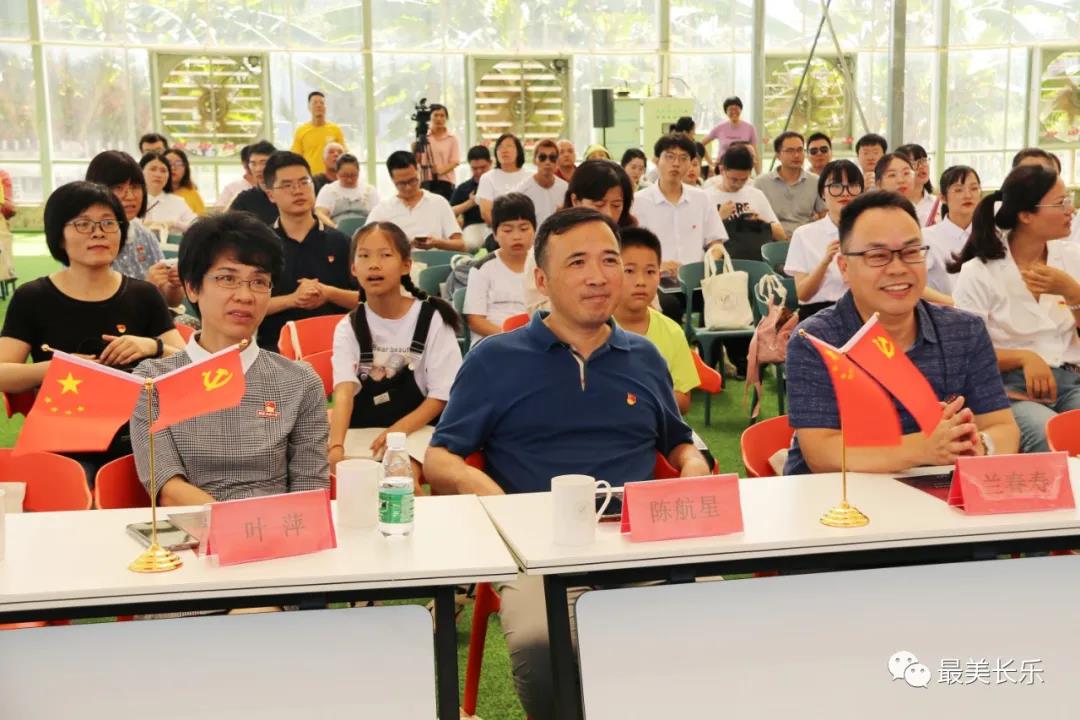 這場活動，太燃了！師生用多國語言朗誦黨史經(jīng)典
