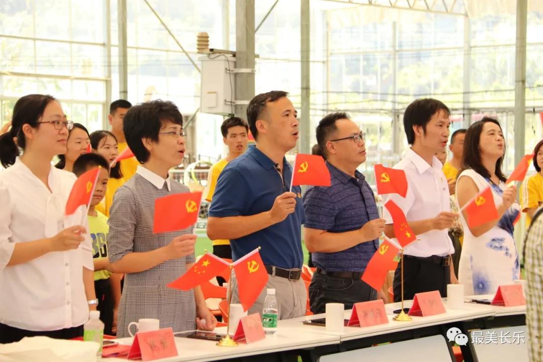 這場活動，太燃了！師生用多國語言朗誦黨史經(jīng)典